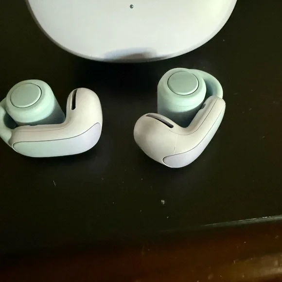 Bose Ultra Open Earbuds in Chilled Lilac - Picture 4 of 6